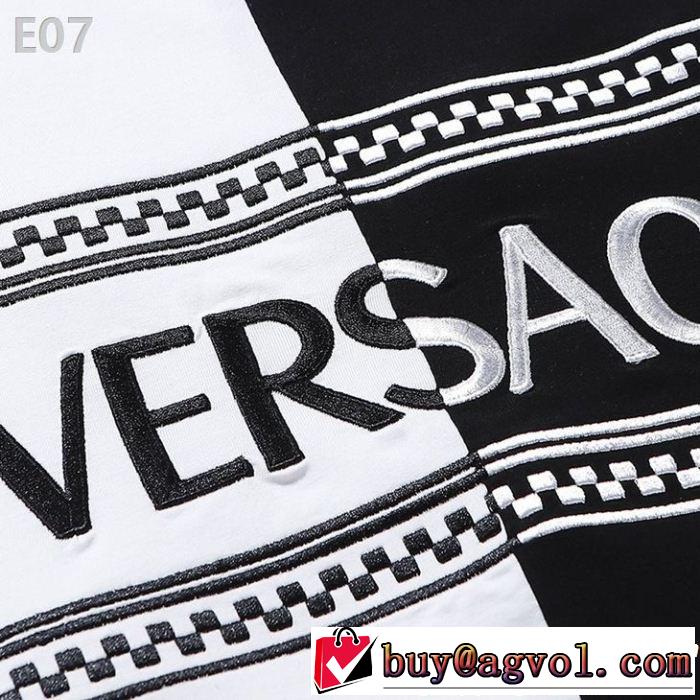 ブラッシュアップして華やかに ドレスアップ効果も抜群 VERSACE ヴェルサーチ 半袖Tシャツ