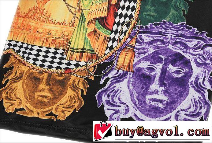 通勤の定番 VERSACE ヴェルサーチ 半袖Tシャツ リラックススタイルが実現 オシャレ上級者に
