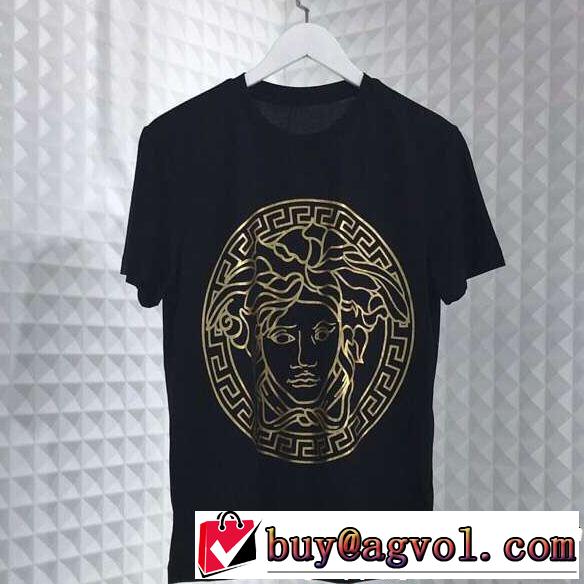 VERSACE ヴェルサーチ 半袖Tシャツ 2色可選 春夏を感じさせる 大人の華やかさを演出