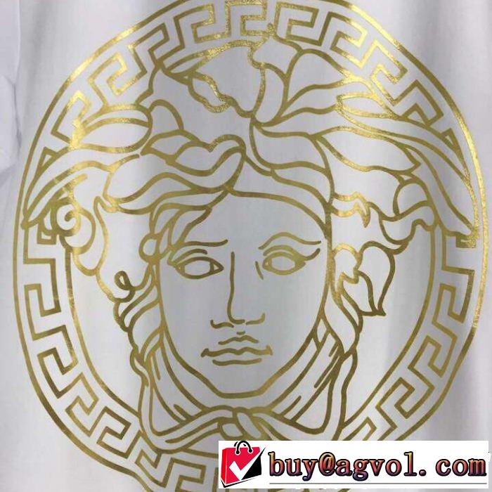 VERSACE ヴェルサーチ 半袖Tシャツ 2色可選 春夏を感じさせる 大人の華やかさを演出
