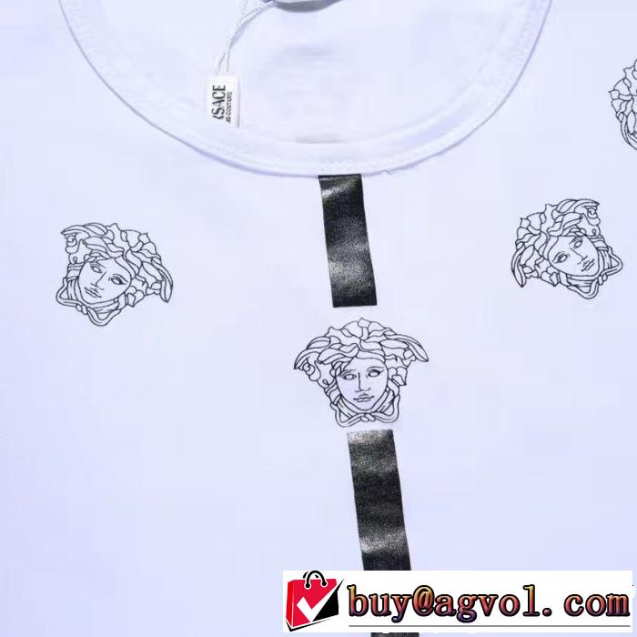 夏の大人カジュアルスタイル ヴェルサーチVERSACE Tシャツ/ティーシャツ大人っぽく着こなせる  2色可選
