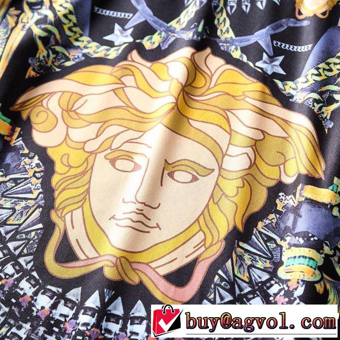 やっと見つけた国内即発 VERSACE 2019夏ファション新品ヴェルサーチ 半袖 上下セット夏キレ味をプラス
