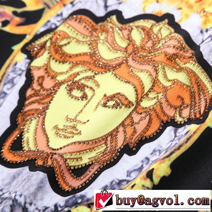 今シーズン注目のデザイン VERSACE ヴェルサーチ半袖 上下セット2019SSのトレンド商品