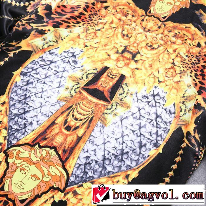 今シーズン注目のデザイン VERSACE ヴェルサーチ半袖 上下セット2019SSのトレンド商品