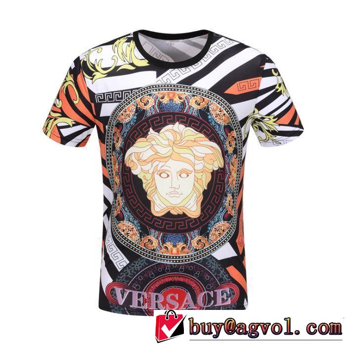 2019即旬な装いに 春夏シンプルファッションでOK！ VERSACE ヴェルサーチ 半袖Tシャツ