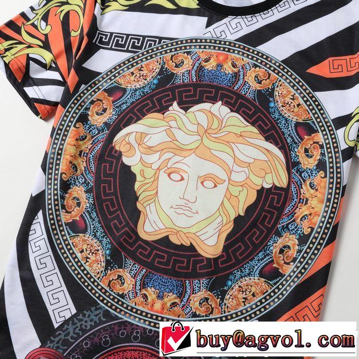 2019即旬な装いに 春夏シンプルファッションでOK！ VERSACE ヴェルサーチ 半袖Tシャツ