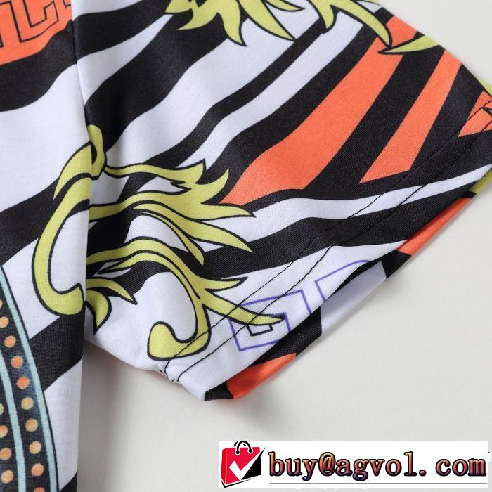 2019即旬な装いに 春夏シンプルファッションでOK！ VERSACE ヴェルサーチ 半袖Tシャツ