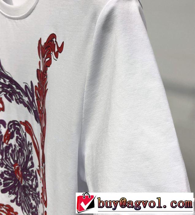 2019SSのトレンド商品 一気にトレンド感満載な着こなし 半袖Tシャツ 2色可選 VERSACE ヴェルサーチ