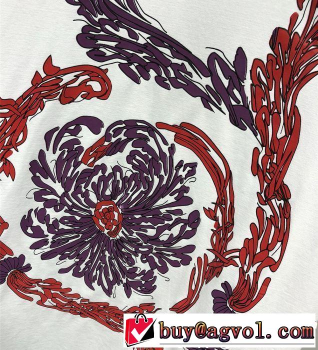 2019SSのトレンド商品 一気にトレンド感満載な着こなし 半袖Tシャツ 2色可選 VERSACE ヴェルサーチ