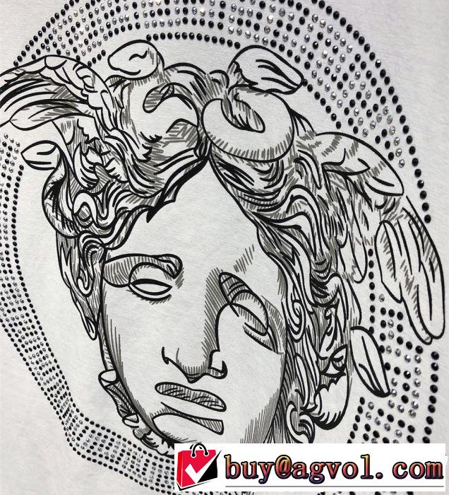 海外セレブは大人気 VERSACE ヴェルサーチ 半袖Tシャツ 2色可選 【2019年】夏のファッション 夏にぴったり上品