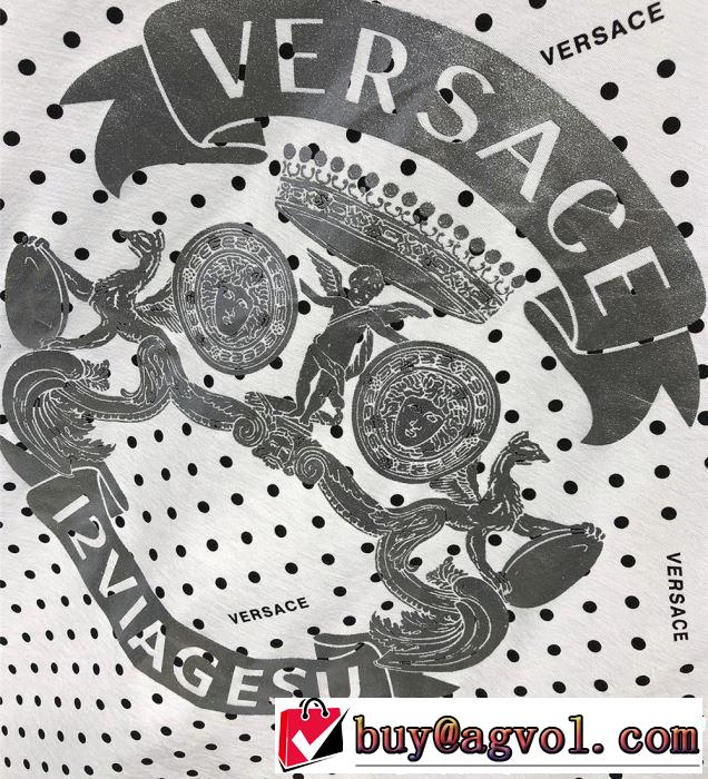 2色可選 半袖Tシャツ 特に夏は人気アイテム 2019春夏人気トレンドアイテム VERSACE ヴェルサーチ