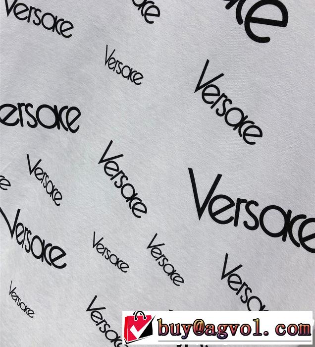上品な涼やかさある印象に 2019春夏のトレンド新商品 VERSACE ヴェルサーチ 半袖Tシャツ 2色可選