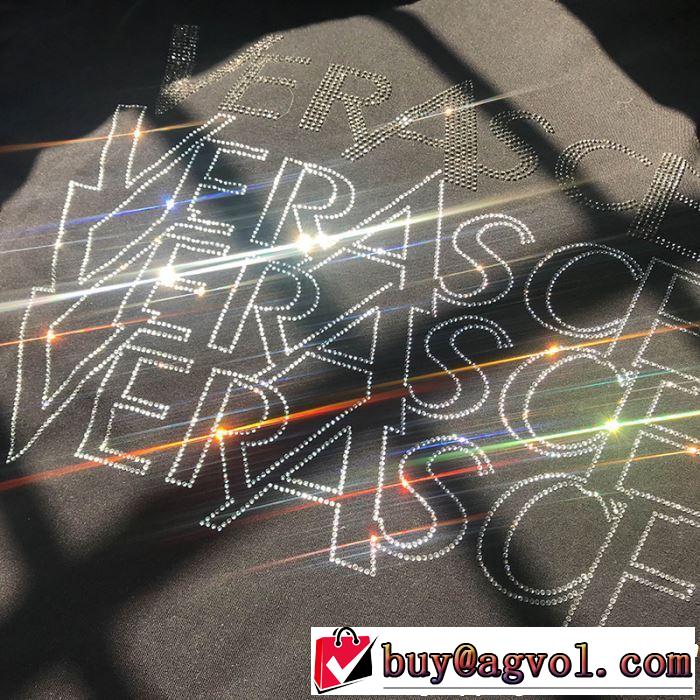 VERSACE ヴェルサーチ 半袖Tシャツ 2色可選 リラックススタイルが実現 2019年の春夏に着たい