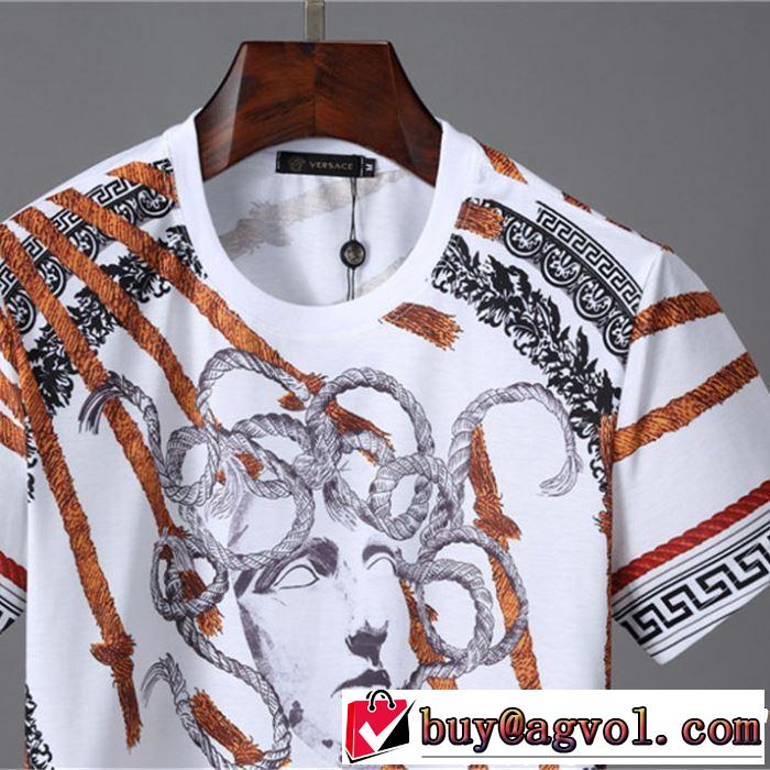リラックス感のある着こなし VERSACE ヴェルサーチ 半袖Tシャツ 《2019年》今、注目のストリート