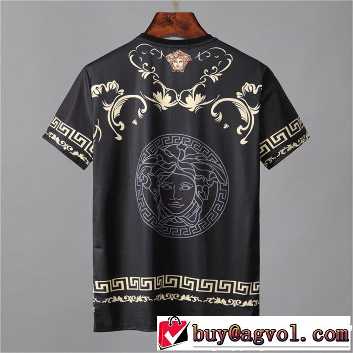 爽やかすぎない大人の印象に VERSACE ヴェルサーチ 半袖Tシャツ 2019年春夏流行ファッション