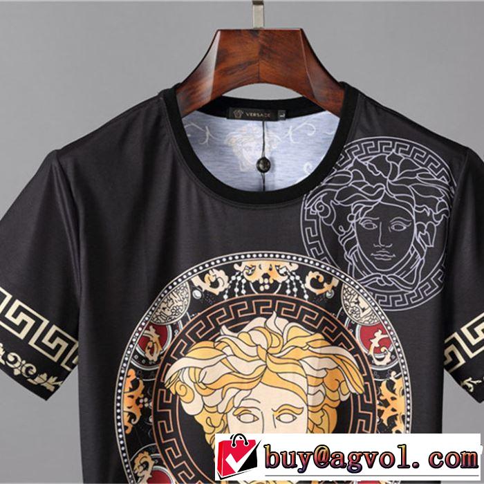 爽やかすぎない大人の印象に VERSACE ヴェルサーチ 半袖Tシャツ 2019年春夏流行ファッション