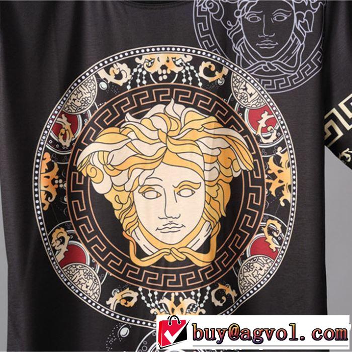 爽やかすぎない大人の印象に VERSACE ヴェルサーチ 半袖Tシャツ 2019年春夏流行ファッション