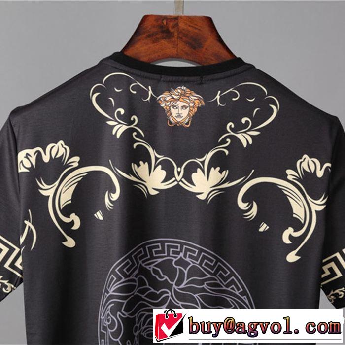 爽やかすぎない大人の印象に VERSACE ヴェルサーチ 半袖Tシャツ 2019年春夏流行ファッション