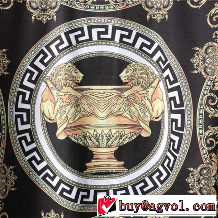 夏に良く似合うちょっと新品 2019春夏人気トレンドアイテム VERSACE ヴェルサーチ 半袖Tシャツ 2色可選