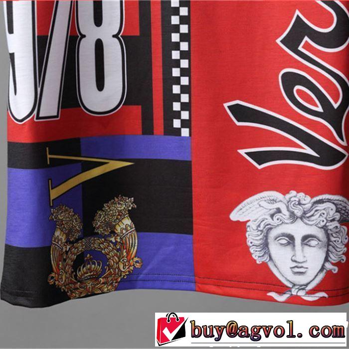 ぜひ今年のトレンドをチェック VERSACE ヴェルサーチ 半袖Tシャツ 【2019年】夏のファッション