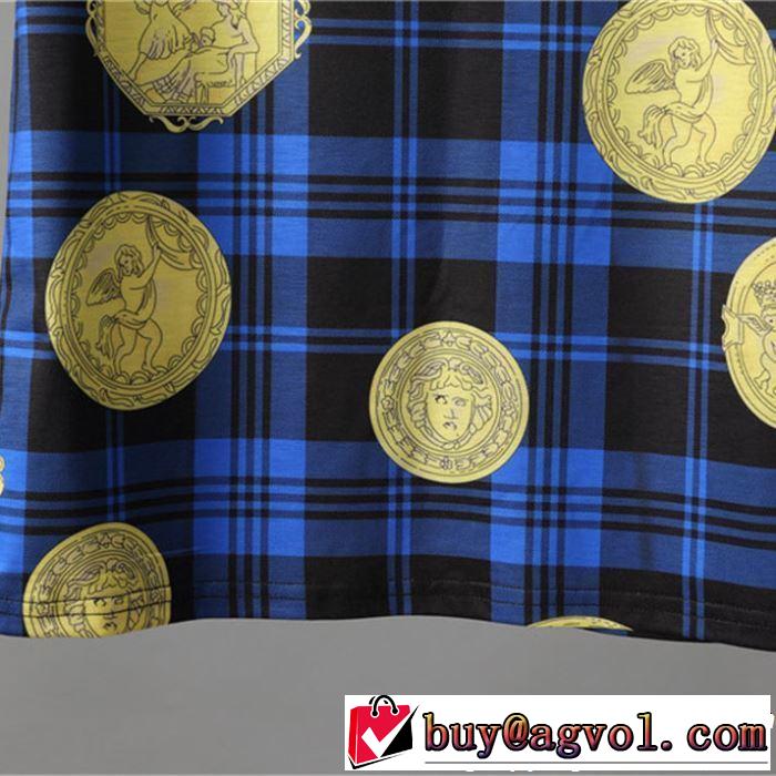 清涼感とカジュアルスタイル 2019年の春夏に着たい VERSACE ヴェルサーチ 半袖Tシャツ
