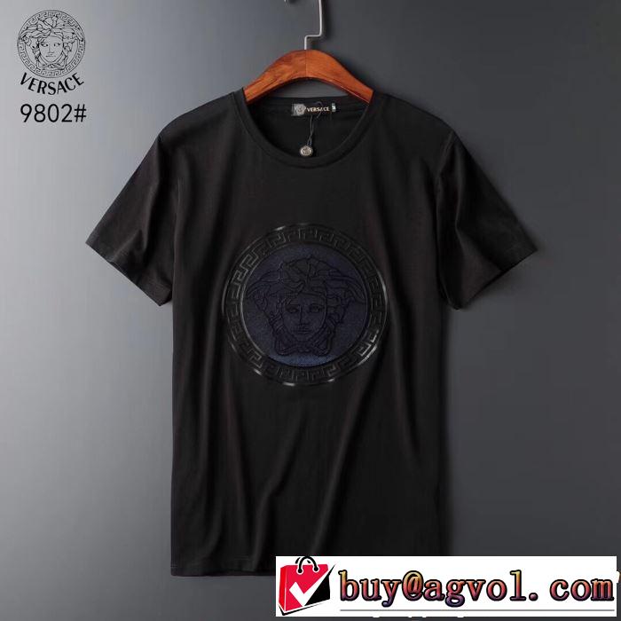 爽やかすぎない大人の印象に VERSACE ヴェルサーチ 半袖Tシャツ 2色可選 2019夏色っぽさ
