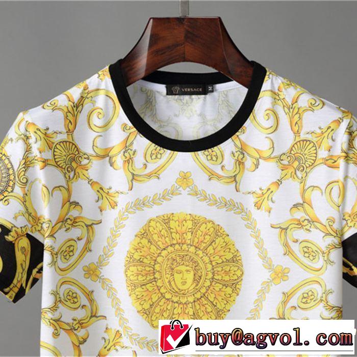 半袖Tシャツ VERSACE ヴェルサーチ 2019年春夏のトレンドアイテム 清涼感とカジュアルスタイル
