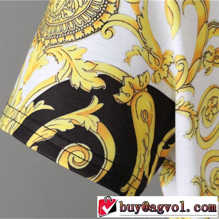 半袖Tシャツ VERSACE ヴェルサーチ 2019年春夏のトレンドアイテム 清涼感とカジュアルスタイル