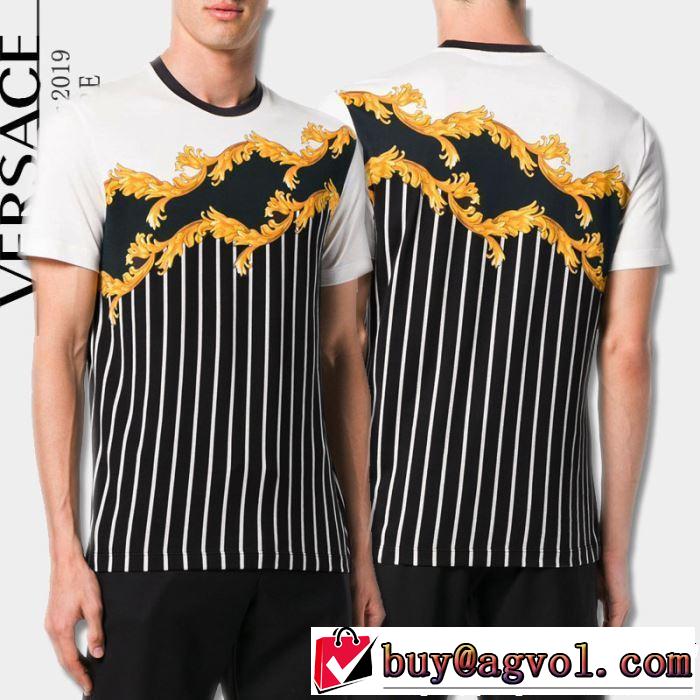 VERSACE ヴェルサーチ 半袖Tシャツ  大人のこなれた着こなし 大人カジュアル夏ファッション2019
