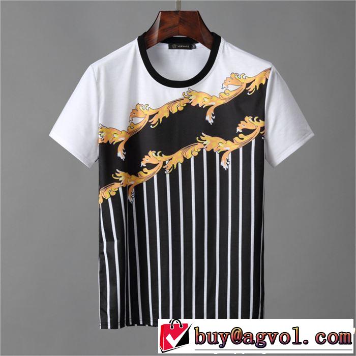 VERSACE ヴェルサーチ 半袖Tシャツ  大人のこなれた着こなし 大人カジュアル夏ファッション2019