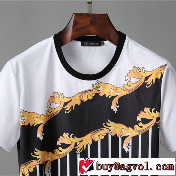 VERSACE ヴェルサーチ 半袖Tシャツ  大人のこなれた着こなし 大人カジュアル夏ファッション2019