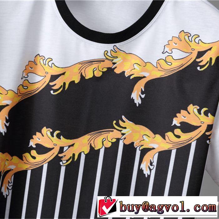 VERSACE ヴェルサーチ 半袖Tシャツ  大人のこなれた着こなし 大人カジュアル夏ファッション2019