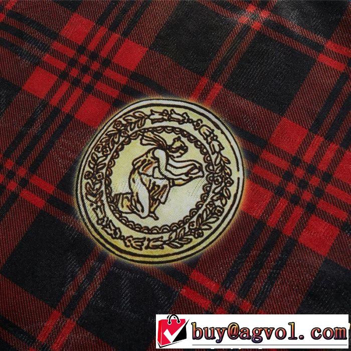 さわやか夏スタイル新品 半袖Tシャツ VERSACE ヴェルサーチ おしゃれな夏ファッション2019