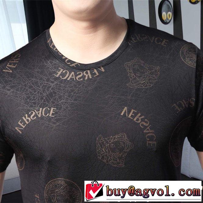 半袖Tシャツ VERSACE ヴェルサーチ 優しい雰囲気スタイリッシュに  【2019年】夏のファッション