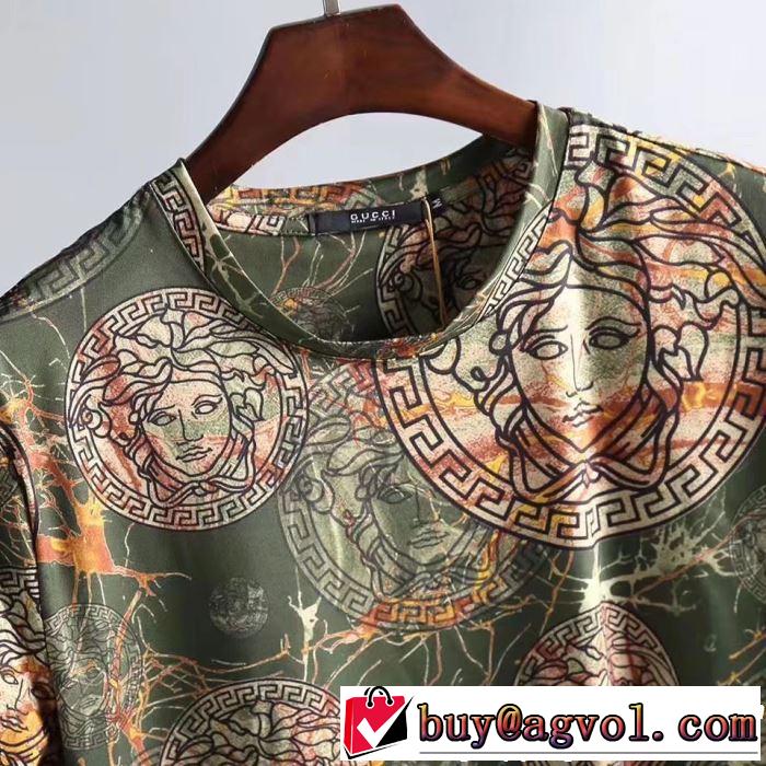 今年は大きめの新作がトレンド 大人カジュアル夏ファッション2019 VERSACE ヴェルサーチ 半袖Tシャツ