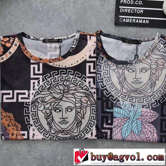 2色可選 半袖Tシャツ 《2019年》今、注目のストリート オシャレ印象で人気の高い VERSACE ヴェルサーチ