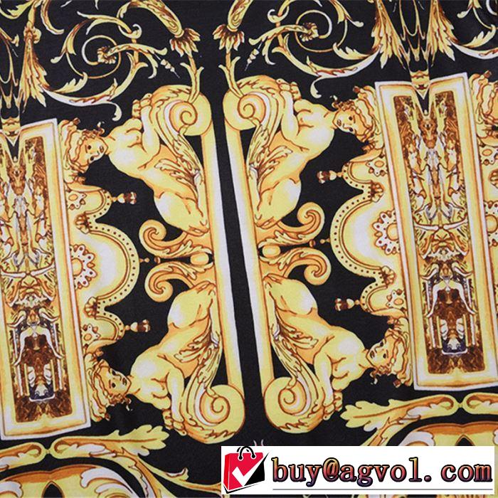 Tシャツ/半袖  ヴェルサーチ人気モデル愛用 2019年夏の一押しファッションアイテム VERSACE