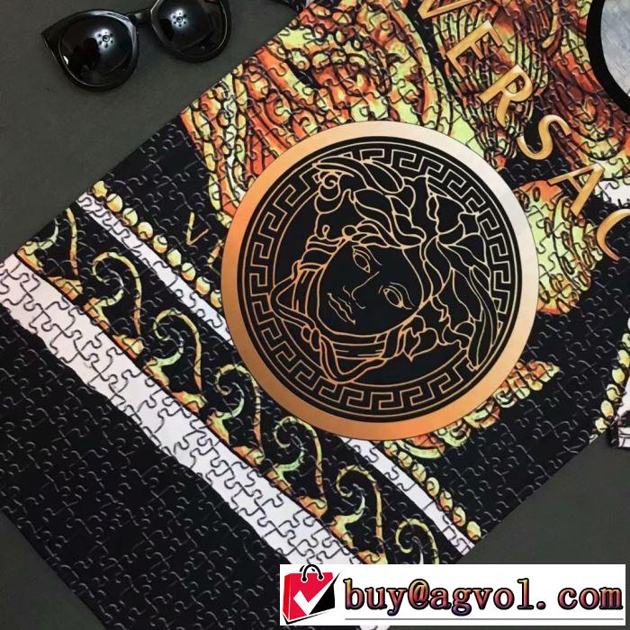 最新で完売確実 ヴェルサーチ2019夏ファション新品 VERSACE Tシャツ/半袖 王道コンビ
