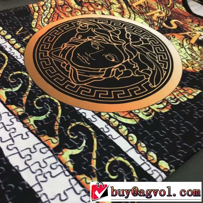 最新で完売確実 ヴェルサーチ2019夏ファション新品 VERSACE Tシャツ/半袖 王道コンビ