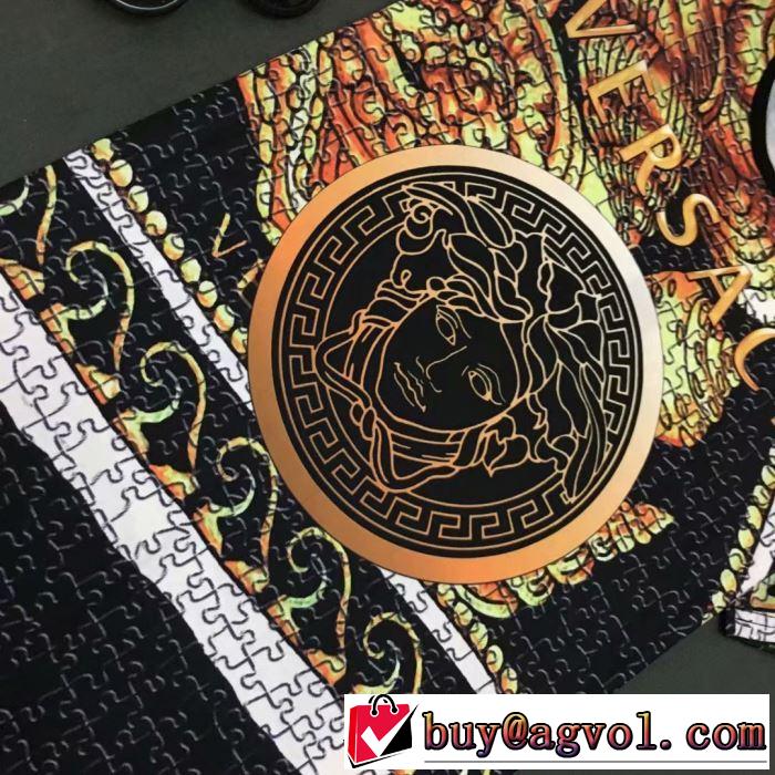 最新で完売確実 ヴェルサーチ2019夏ファション新品 VERSACE Tシャツ/半袖 王道コンビ