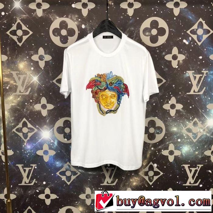 Tシャツ/半袖  夏のコーデには欠かせないヴェルサーチVERSACE 2色可選  今年は大きめの新作がトレンド
