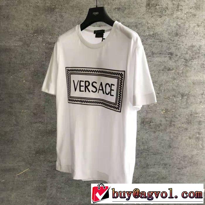 VERSACE ヴェルサーチ 半袖Tシャツ 《2019年》今、注目のストリート 絶妙にオシャレ人気アイテム