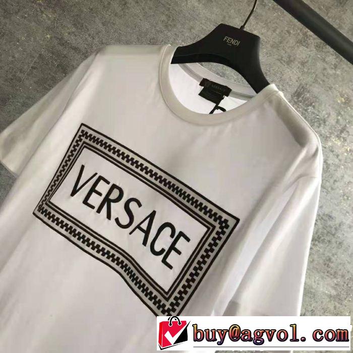 VERSACE ヴェルサーチ 半袖Tシャツ 《2019年》今、注目のストリート 絶妙にオシャレ人気アイテム