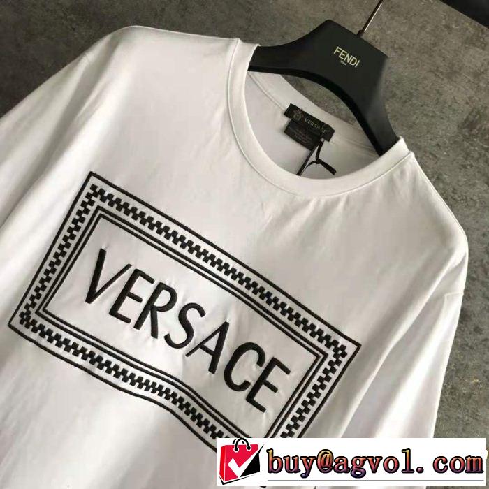 VERSACE ヴェルサーチ 半袖Tシャツ 《2019年》今、注目のストリート 絶妙にオシャレ人気アイテム