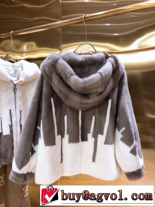 秋冬もちろん主役級 フード付きコート 大人かわいい秋冬コーデを楽しみ ディオール DIOR  2019秋のファッショントレンドはこれ