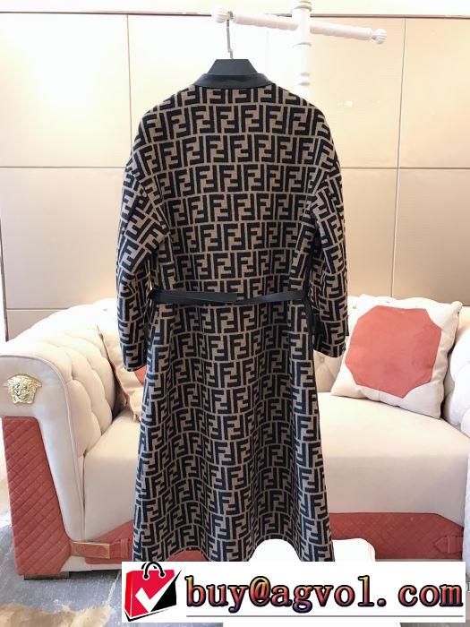 スカート　秋冬ファッションコーディネートフェンディ最重要！2019秋冬トレンド　 FENDI 人気ファッション雑誌でも掲載