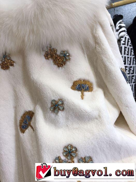 秋冬もちろん主役級　フェンディ FENDI 大人かわいい秋冬コーデを楽しみ　ハーフコート2019秋のファッショントレンドはこれ