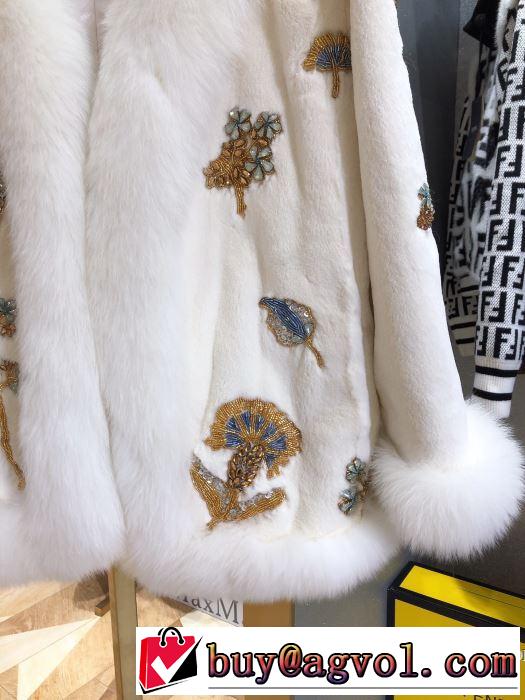 秋冬もちろん主役級　フェンディ FENDI 大人かわいい秋冬コーデを楽しみ　ハーフコート2019秋のファッショントレンドはこれ