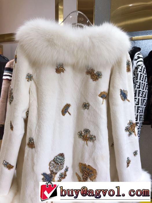 秋冬もちろん主役級　フェンディ FENDI 大人かわいい秋冬コーデを楽しみ　ハーフコート2019秋のファッショントレンドはこれ