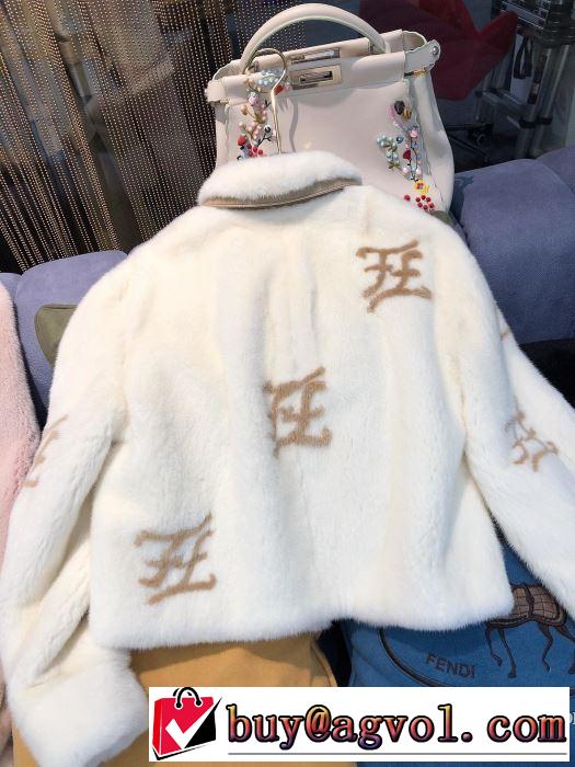 FENDI　　寒い季節トレンド上品　フェンディ 2019?2020秋冬流行色紹介　フード付きコート　今年の秋冬のトレンド激安セール